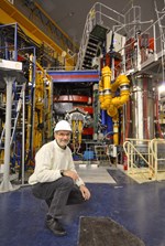 François Saint-Laurent, one of the five Tore Supra ''pilots'', keeps a meticulous count of every neutron and tritium nucleus produced by the installation. (Click to view larger version...)