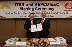 ITER Director-General Osamu Motojima (right) and the president and CEO of KEPCO E&C, Seung-Kyoo An, after signing on the dotted line. (Click to view larger version...)