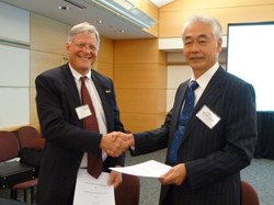 The second Procurement Arrangement signed in Washington concerned the low field side reflectometer. This diagnostic system will monitor electron density and aid in the assessment of fusion performance. The image shows Director-General Motojima with Ned Sauthoff, head of US ITER. (Click to view larger version...)