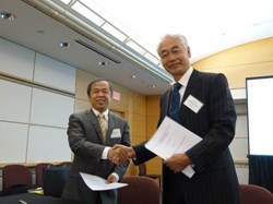 ITER Director-General Osamu Motojima shaking hands with Luo Delong, head of ITER China, after having signed the Procurement Arrangement for ITER's pulsed power electrical network, which will supply alternating current (AC) power to the machine's superconducting coils and its heating and current drives. This mighty power source will be procured by China. (Click to view larger version...)