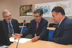 The STAC Chairman, Joaquin Sanchez, discussing with his secretary Alberto Loarte (right) and David Campbell, Head of the Directorate for Plasma Operations. (Click to view larger version...)