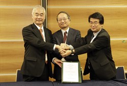 Left to right: Director-General Motojima, Kani Fujiki and Eisuke Tada, head of the Japanese Domestic Agency. (Click to view larger version...)