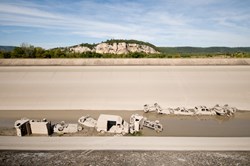 A near decade of car dumping makes for a lot of junk; one week into the job on the Cadarache-Jouques section, some 70 cars had already been retrieved. © Benjamin Mille (Click to view larger version...)
