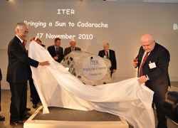 ITER Director-General Osamu Motojima (left) unveiling the foundation stone with the help of Igor Borovkov, the Head of the Russian Delegation to the ITER Council. In the background are Robert-Jan Smits, Head of the European Delegation; William Brinkman from the US Department of Energy; and Evgeny Velikhov, the Chairman of the ITER Council. (Click to view larger version...)
