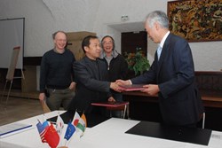 ITER Director-General Osamu Motojima and the Head of the Chinese Domestic Agency, Luo Delong, after the signature. Participating in the ceremony were Chen-yu Gung, Neil Mitchell and Gary Johnson. (Click to view larger version...)