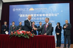Director-General Motojima and Academician Wan Yuanxi after signing the cooperation agreement: ''It is my goal to open the door of ITER to the young people.'' (Click to view larger version...)