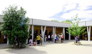 The École Internationale Provence-Alpes-Côte d'Azur opened its doors to elementary school children in October 2009. Junior and senior high school students joined them in September 2010. (Click to view larger version...)