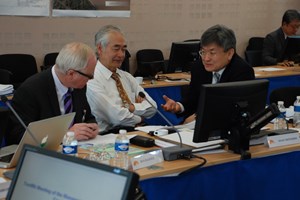The MAC taking a break: Deputy Director-General Rem Haange, Director-General Osamu Motojima and MAC Chairman Gyung-Su Lee. (Click to view larger version...)