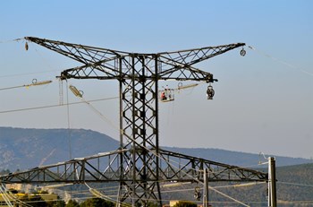 As ''compensation'' for the implantation, within city limits, of the 400kV power line that feeds the ITER switchyard, the village of Saint-Paul-lez-Durance received a EUR 900,000 check from French electricity carrier RTE. Mayor Pizot decided to split it with neighbouring Vinon-sur-Verdon. (Click to view larger version...)