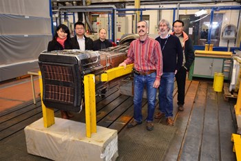 As IRFM's Roland Magne and Serge Poli were preparting the C2 antenna for its long voyage to China, ITER's Caiping Zhou, Xiaoyu Wang and Feng Liu, and CEA's Xiao Lan Zhou (all originally from SWIP) came to bid farewell. (Click to view larger version...)