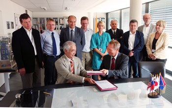 ITER Director-General Motojima signed two Procurement Arrangements late September with Henrik Bindslev, director of the European Domestic Agency Fusion for Energy. (Click to view larger version...)
