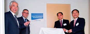 Unveiling the plaque: from left to right, ITER Director-General Osamu Motojima; Pierre Castoldi, sous-préfet representing the French government; KEPCO E&C President and CEO Koo-Woun Park and Minister of Korea at the Paris embassy Woong Soon Lim. (Click to view larger version...)