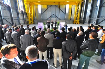 Dwarfed by the 200-tonne gantry crane, close to one hundred people from ITER India, the ITER Organization, the European Domestic Agency, the contractors who contributed to the building construction, and members of the media attended the inauguration ceremony. (Click to view larger version...)