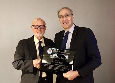 While in Washington, where he was having government-level meetings, ITER Director-General was presented with Fusion Associates' Leadership Award for his performance in leading ITER. (Click to view larger version...)