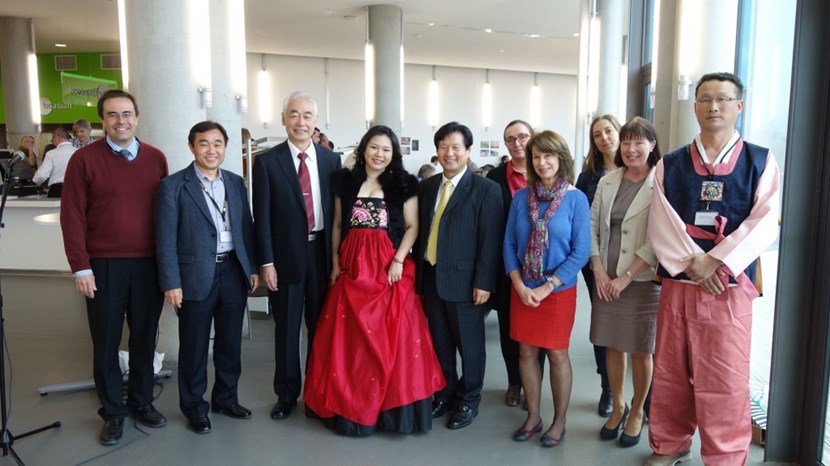 Director-General Osamu Motojima, the head of the ITER Korean Domestic Agency Kijung Jung, and Joo-Shik Bak, DDG Director for Project Control & Assembly Directorate along with other ITER staff members pose with Korean opera singer Lee Hae Gee after her performance. (Click to view larger version...)