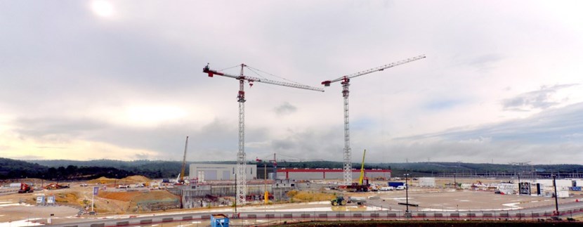 Three of the five cranes planned for Tokamak Complex construction activities will rise over 75 metres (76 m, 80 m and 82 m) and have lifting capacities of 6-8 tonnes at the tip of their 55- to 65-metre-long booms. (Click to view larger version...)