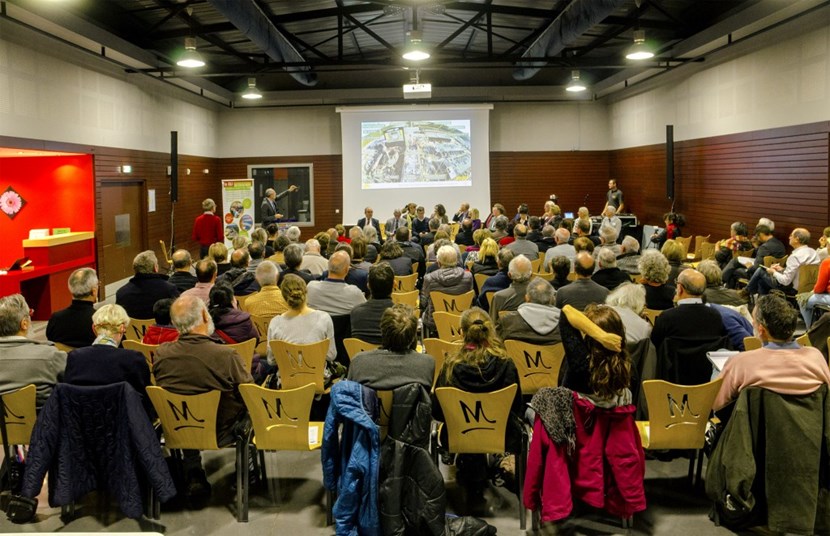 The annual public meeting organized by the CLI in the neighbouring town of Manosque drew an audience of approximately 80. (Click to view larger version...)