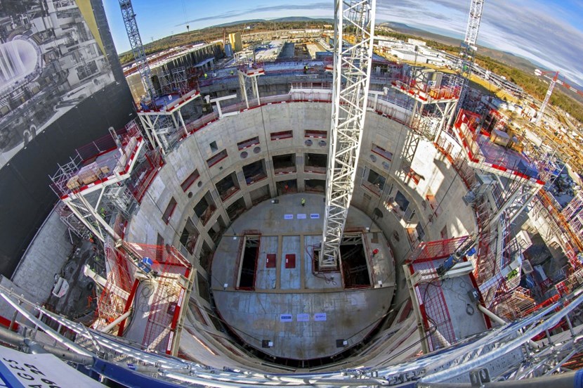 It took three hours for the eight hydraulic jacks, positioned on platforms anchored to the bioshield wall, to pull the 140-tonne ''lid'' to the top of the massive concrete structure. (Click to view larger version...)