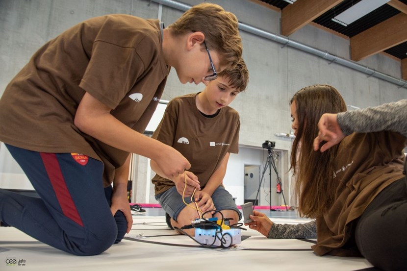 Advanced planning, precision, patience ... just like the secondary-level competition, ITER Robots for juniors offers an opportunity to develop real-life skills and experience. © Christophe ROUX-CEA (Click to view larger version...)