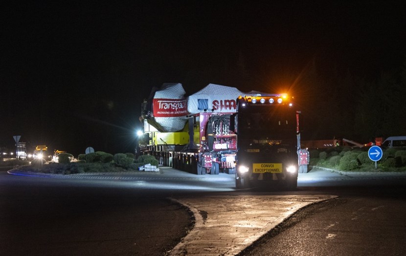 A little before 2:00 a.m. on Friday 17 April, the convoy negociates the last of the 16 roundabouts that punctuate the 104-kilometre-long ITER Itinerary. (Click to view larger version...)