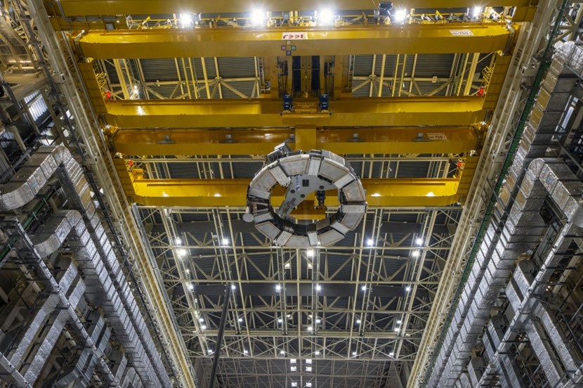 The coil has now reached cruising altitude, 25 metres above the shop floor. Although 10 metres in diameter and 330 tonnes, it looks like a small frisbee lost in the immensity of the Assembly Hall. (Click to view larger version...)