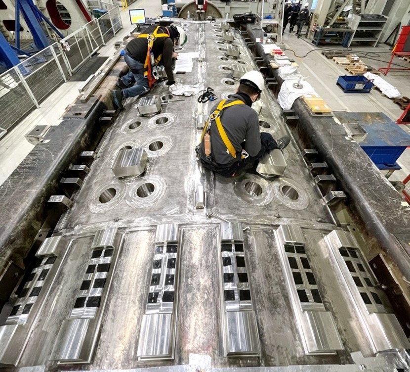 Contractors at Mangiarotti (Italy) carry out ultrasound tests on the PS1 segment of vacuum vessel sector #5. Four poloidal segments will be aligned and welded to form one 40-degree section of the ITER vacuum vessel. (Click to view larger version...)
