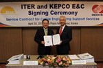 ITER Director-General Osamu Motojima (right) and the president and CEO of KEPCO E&C, Seung-Kyoo An, after signing on the dotted line. 