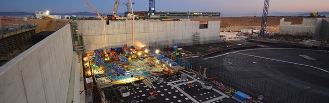 As the sun comes up over the ITER site on 11 December, the first pouring operations are already underway. Twelve hours were necessary to fill the 550 m² segment, the first of 15 segments that will make up the Tokamak Complex basemat.  
