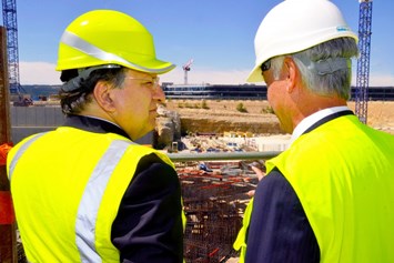 Жозе Мануэл Баррозу убежден, что будущее Европы в науке и инновациях. 11 июля 2014 года Председатель Европейской Комиссии посетил ИТЭР, чтобы вновь подтвердить приверженность Европы этому проекту.