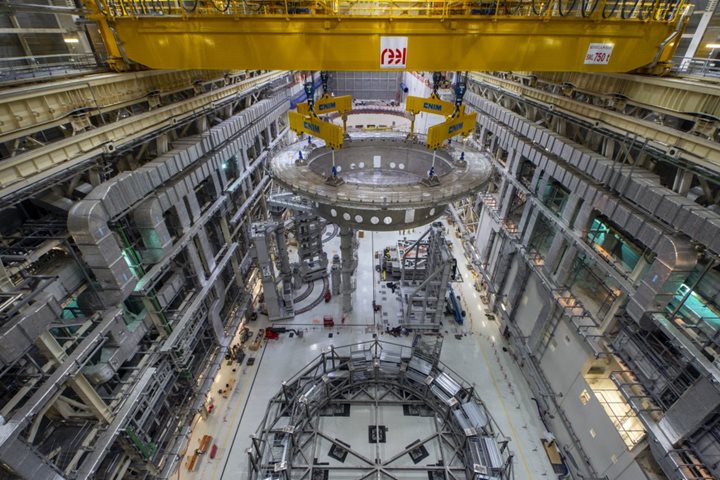 L'installation de la base du cryostat : 26-27 mai 2020