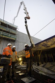 Some 800 cubic metres of warm (14-17 °C) concrete were poured in the course of the 10-hour long operation. (Click to view larger version...)