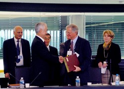 The agreement to transfer responsibility from the US Domestic Agency to the ITER Organization for the execution of the design, procurement and pre-assembly of TCWS piping and the completion of the final design was signed on 31 October by ITER Director-General Osamu Motojima and Ned Sauthoff, project manager for US ITER. (Click to view larger version...)