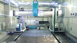 Gantry machine used for radial plate final machining operations (© SIMIC). (Click to view larger version...)