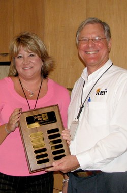 Kelli Kizer, USIPO United Way Campaign Coordinator, and Ned Sauthoff, US ITER Project Manager, display the award. (Click to view larger version...)