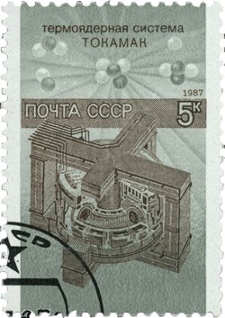 T-15, here featured on a 5 kopek stamp in 1987, demonstrated the steady-state regime of its magnetic system operation, carried out about a hundred shots but never operated at full capacity. (Click to view larger version...)