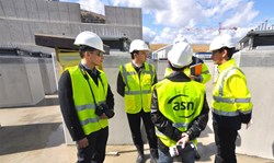 Conformément à la réglementation, ITER Organization se soumet régulièrement aux contrôles et inspections des autorités nucléaires françaises. Photo ITER Organization, avril 2012 (Click to view larger version...)