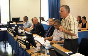 Expert Alain Mailliat presents the conclusions of the special Work Group. Seated next to him are Roger Pizot, the mayor of Saint-Paul-lez-Durance and president of the CLI; Yves Lucchesi, sous-préfet of Aix-en-Provence; ITER DDG Carlos Alejaldre; Joëlle Elbez-Uzan, Head of Nuclear Safety at ITER; and Jérôme Pamela, director of Agence Iter France. (Click to view larger version...)