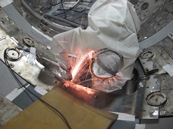 Most of Tore Supra's in-vessel components are now dismantled. All in all, 1,500 components, representing 65 tonnes of hardware, have been handled. Four years from now, the 26-year-old tokamak will be a brand new machine. © CEA - IRFM (Click to view larger version...)
