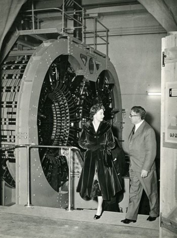 At the vanguard of fusion research in the late 1950s, Zeta was a ''circular pinch'' machine. But this species proved to belong to an evolutionary dead end, as the tokamak rapidly became the most promising configuration from the late 1960s on. (Click to view larger version...)