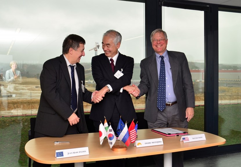 In the wings of the Eleventh ITER Council, Director-General Motojima signed the contracts for six diagnostic and measurement systems with Ned Sauthoff, head of the US ITER Project Office (right), and a Memorandum of Understanding relating to the manufacture of port plugs with Jean-Marc Filhol, head of the ITER Department at F4E (left). (Click to view larger version...)
