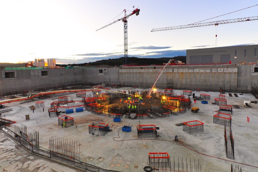 To pour the last 576 square metres of the Tokamak Complex basemat (the B2 slab), workers began manning two concrete pumps before dawn on 27 August 2014. (Click to view larger version...)
