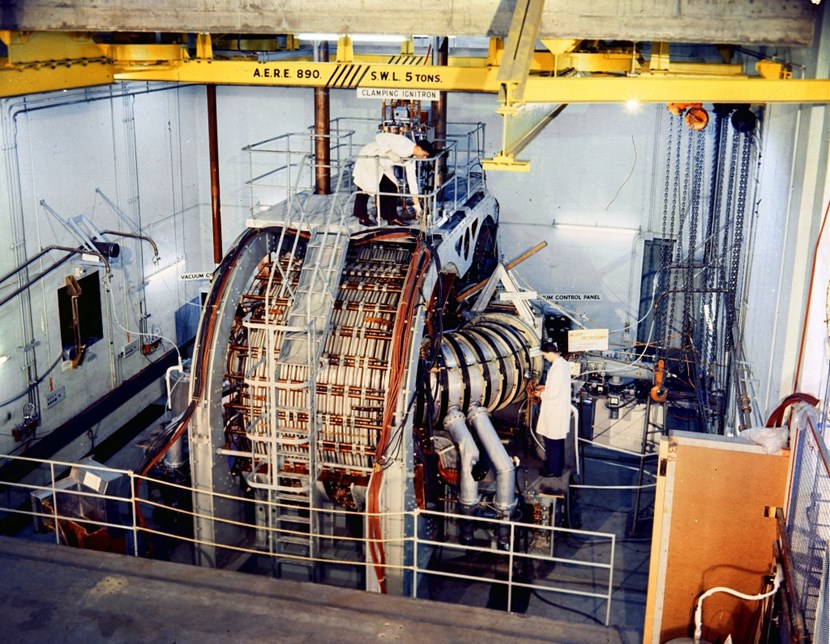 A ''circular pinch'' machine, Zeta operated at Harwell (UK) between 1957 and 1968. At the time of its construction, it was by far the largest and most powerful fusion device in the world. (Click to view larger version...)
