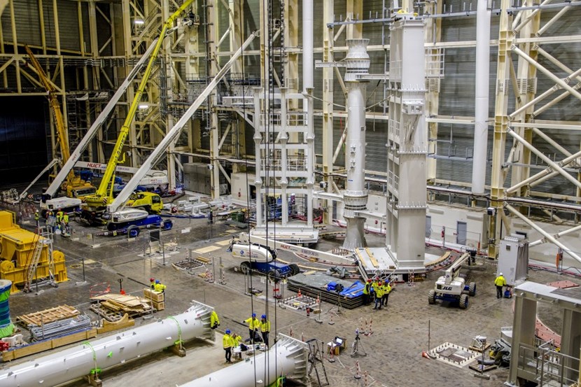 Although similar in colour to the building structure, the first sector sub-assembly tool is a striking new presence in the Assembly Hall—22 metres tall and built from 800 tonnes of metal. In the foreground are the two outboard columns that will be installed this month. (Click to view larger version...)