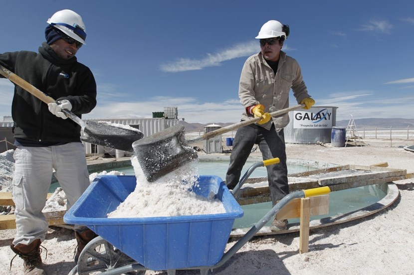 Chile, Bolivia and Argentina are presently the main producers of lithium. Here, in northern Argentina, workers extract lithium carbonate from salt flats at an altitude of 4,000 metres. Photo Reuters (Click to view larger version...)