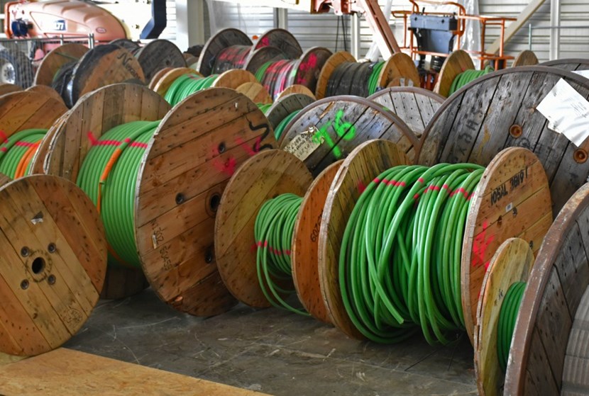 Cable drums point to ongoing wiring activities. In the Assembly Building, where cable-related activities began in February 2017, installation works are close to completion. (Click to view larger version...)