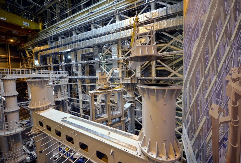 The first 12-tonne beam is slowly lifted 22 metres above ground. (Click to view larger version...)