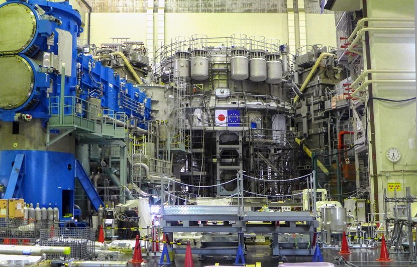 The last task of main body assembly—the installation of the cryostat lid—was completed in March. Integrated commissioning—a series of functional tests (vacuum pumping, magnet cool down ...) and machine operation with plasmas (including the device's first plasma)—is planned toward the end of the year. (Click to view larger version...)