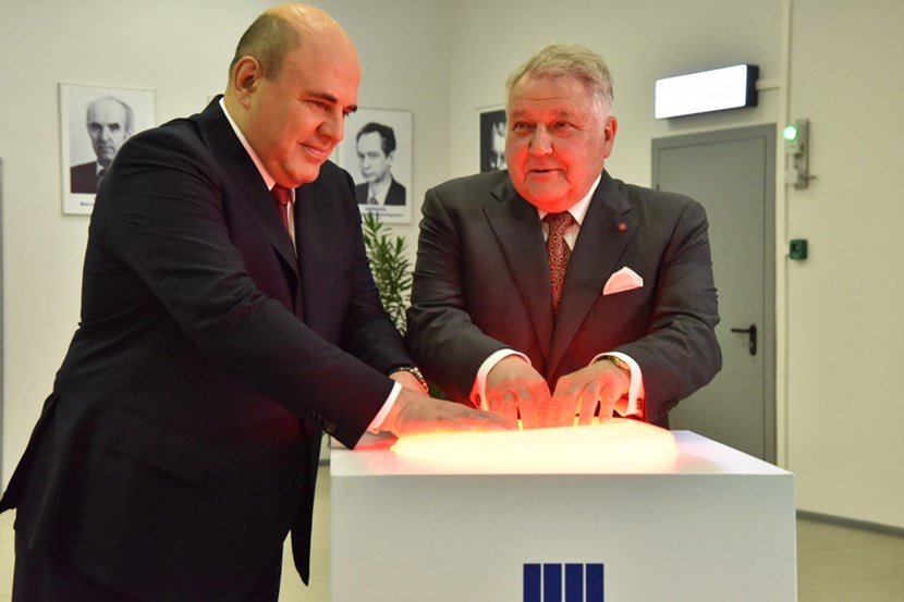 Russian Prime Minister Mikhail Mishustin (left) and Mikhail Kovalchuk, President of the Kurchatov Institute, press a symbolic start button on 18 May 2021. T-15MD is the first new fusion installation at the Kurchatov Institute in 20 years. (Click to view larger version...)
