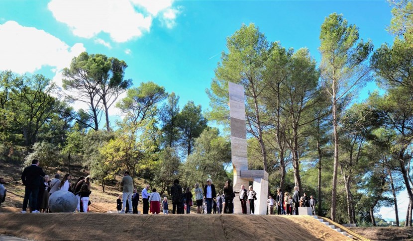Funded by private contributors ''Résonances,'' by artist Jean-Paul Philippe, draws a link between art and science, connects sister cities, and builds a bridge between the past and the future. The sculpture was inaugurated in the French village of La Roque d'Anthéron on 5 October 2022. (Click to view larger version...)