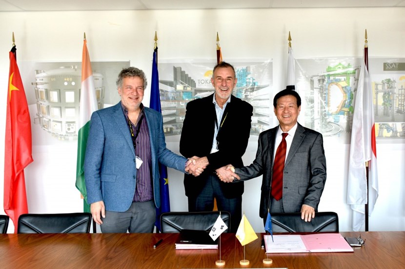 A week later, an additional document (the Test Blanket Module Arrangement) was signed by Korea's Kijung Jung (right), European Domestic Agency representative Juan Knaster (left), and Pietro Barabaschi, Director-General of the ITER Organization (nuclear operator). (Click to view larger version...)